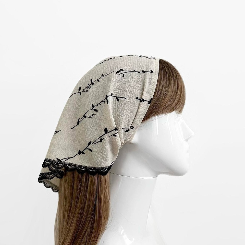 Elegant Cream and Black Scarf with Lace Trim
